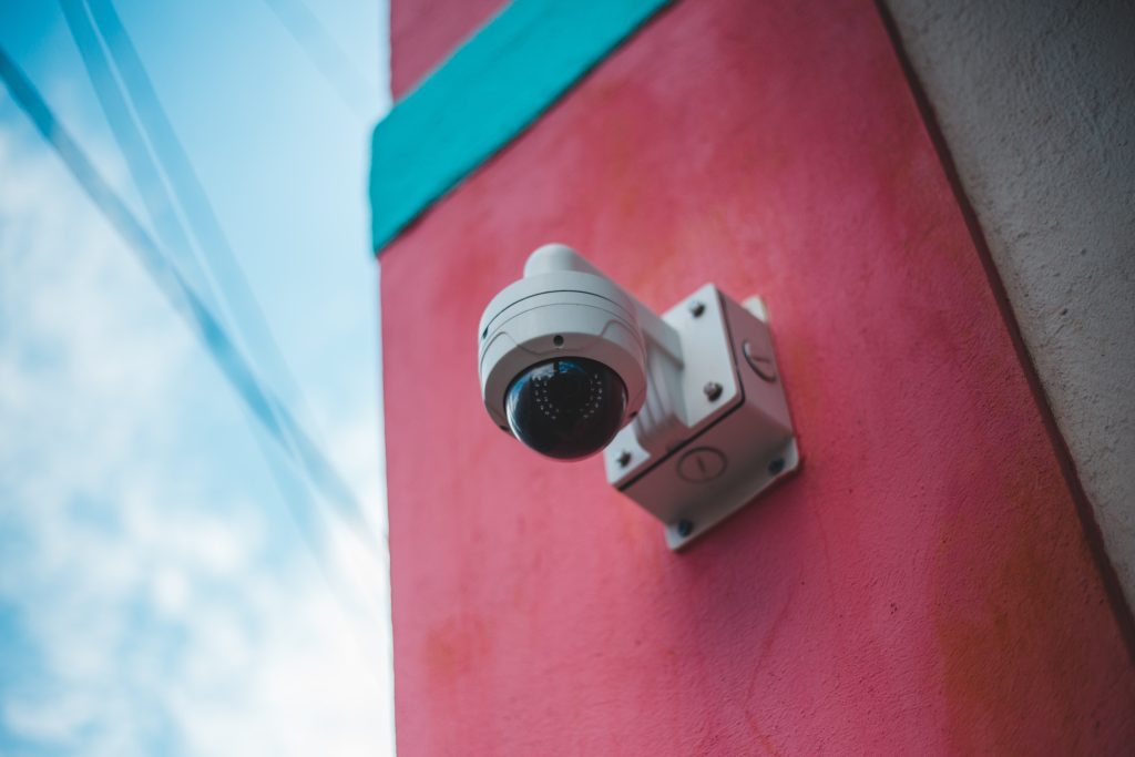 Varför ditt hem behöver kameraövervakning